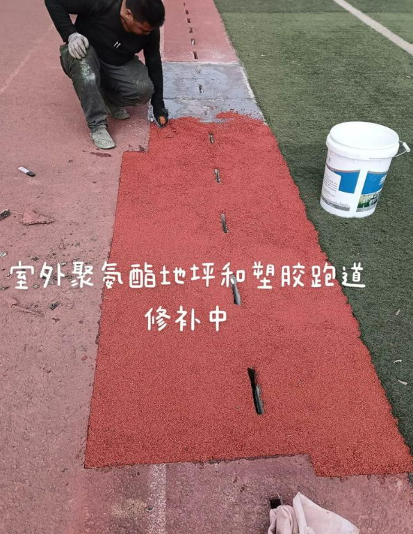 温泉球场地面翻新维修，核心是先诊断破损